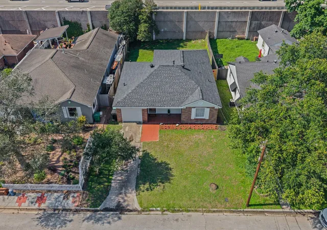 1st image of 605 Kelley St, Houston, TX 77009 | MLS# 89514792