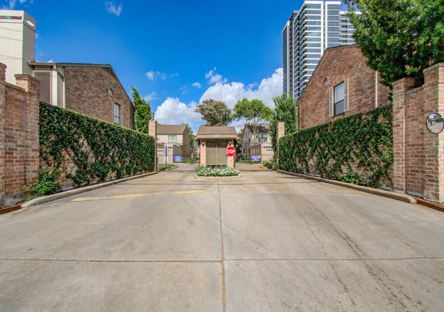 Photo 2 of Condo for sale at 1201 Mcduffie St #206, Houston, TX 77019 | MLS# 10273549 | Listing updated on 2026-09-14
