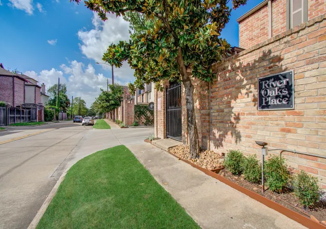 Photo 3 of Condo for sale at 1201 Mcduffie St #206, Houston, TX 77019 | MLS# 10273549 | Listing updated on 2026-09-14