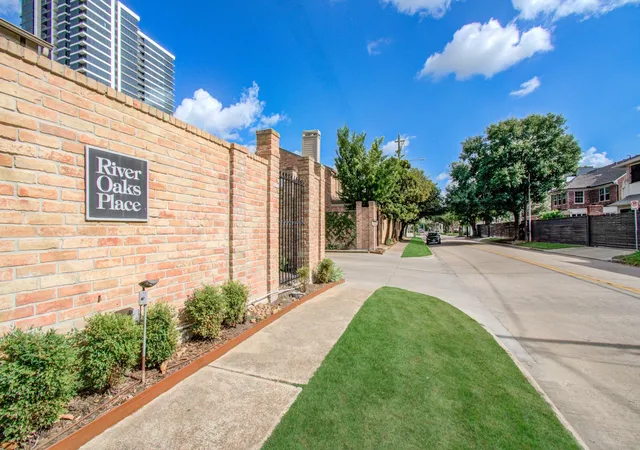 Photo 3 of Condo for sale at 1201 Mcduffie St #206, Houston, TX 77019 | MLS# 10273549 | Listing updated on 2026-09-14