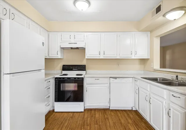 Photo 3 of Townhouse for sale at 7943 Ellinger Ln, Houston, TX 77040 | MLS# 82209926 | Listing updated on 2026-09-02