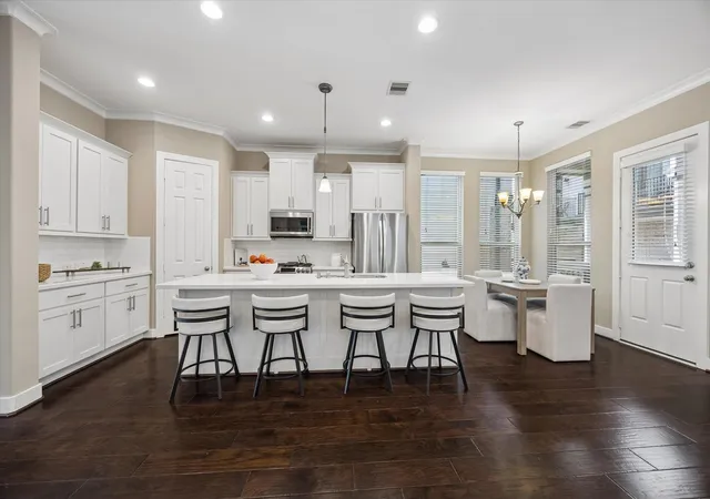 Photo 2 of Single family home for sale at 1516 Dyer Lake Ln, Houston, TX 77008 | MLS# 44022117 | Listing updated on 2026-09-15