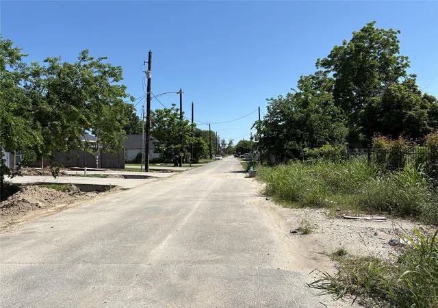 Photo 3 of Land for sale at 2714 Sam Wilson St, Houston, TX 77020 | MLS# 33617532 | Listing updated on 2026-08-19