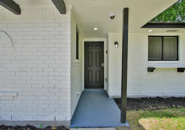 Photo 3 of Single family home for sale at 11058 Vailview Dr, Houston, TX 77016 | MLS# 34171888 | Listing updated on 2026-09-20