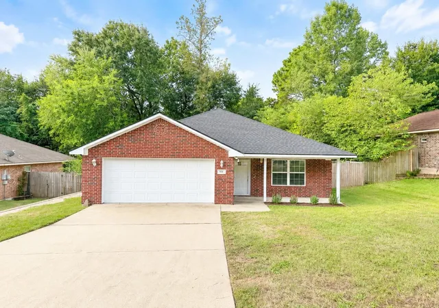 1st image of 322 Green Leaf St, Huntsville, TX 77340 | MLS# 92583796