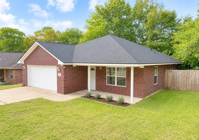 3rd image of 322 Green Leaf St, Huntsville, TX 77340 | MLS# 92583796