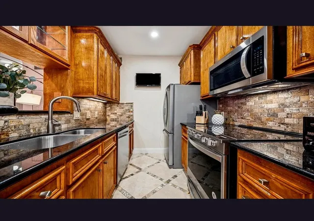 Photo 2 of Sale Pending at 3231 Allen Pkwy #1115, Houston, TX 77019 | MLS# 62481917 | Listing updated on 2026-09-03