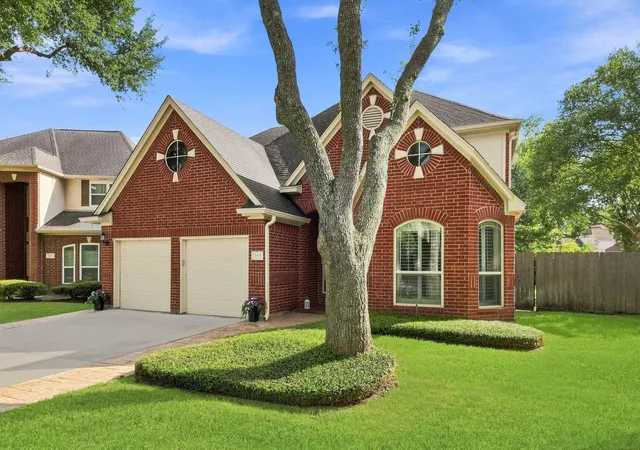 Photo 2 of Single family home for sale at 7935 S Wellington Ct, Houston, TX 77055 | MLS# 97684180 | Listing updated on 2026-09-18