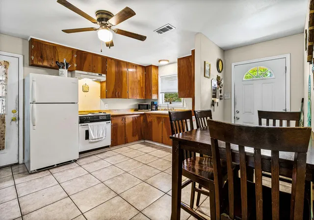 Photo 3 of Single family home for sale at 235 Crestway St, Trinity, TX 75862 | MLS# 75058908 | Listing updated on 2026-08-18