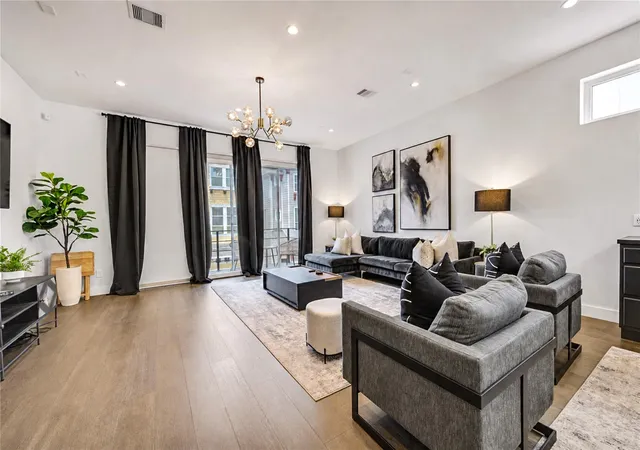 2nd image of 1146 W 17th St, Houston, TX 77008 | MLS# 6391372