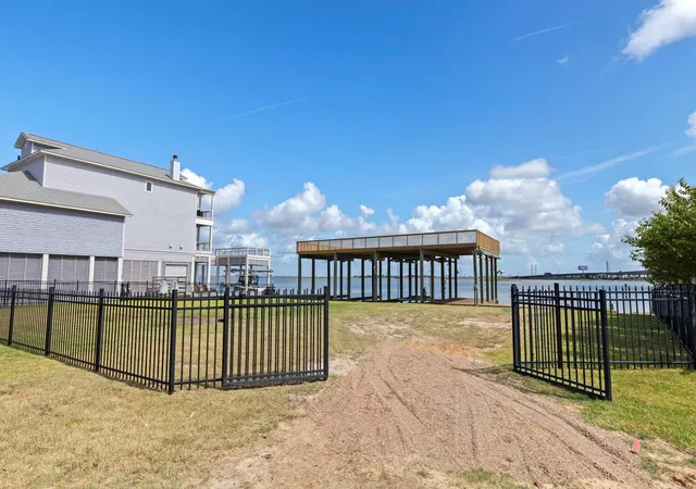 3rd image of 414 Jeanie Lynne Cir, Galveston, TX 77554 | MLS# 55523584