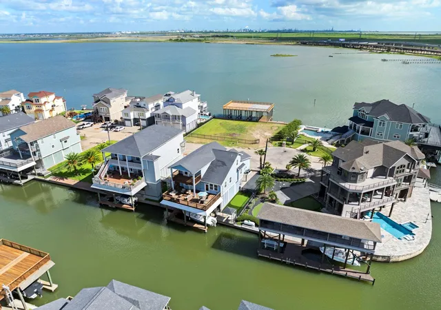 7th image of 414 Jeanie Lynne Cir, Galveston, TX 77554 | MLS# 55523584