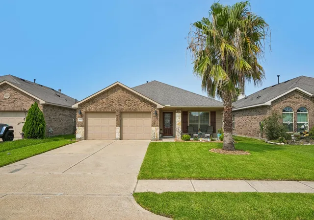Homes for sale in Bacliff, TX | 5018 Bay Ln, Bacliff, TX 77518 | MLS# 94583013