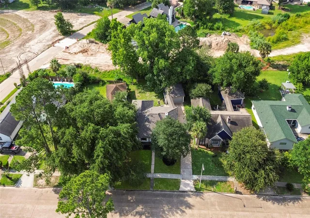 Photo 3 of Single family home for sale at 6011 Green Fls Dr, Houston, TX 77088 | MLS# 73269636 | Listing updated on 2026-09-16
