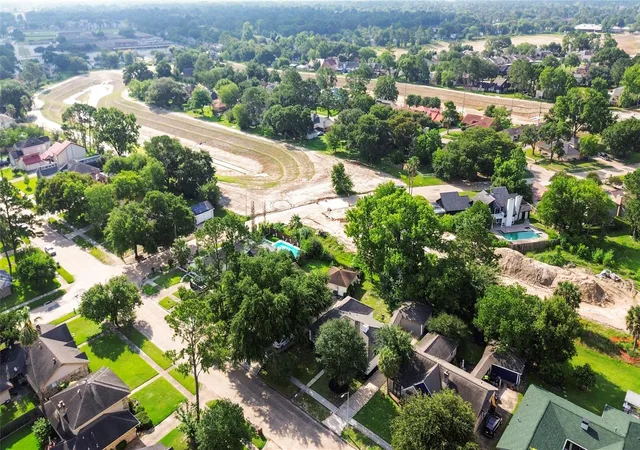 Photo 4 of Single family home for sale at 6011 Green Fls Dr, Houston, TX 77088 | MLS# 73269636 | Listing updated on 2026-09-16