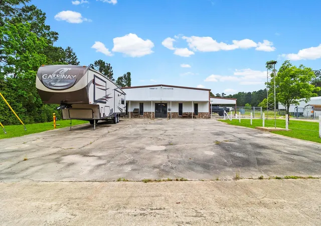 4th image of 1994 N Fm 356, Onalaska, TX 77360 | MLS# 98167814