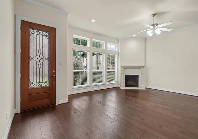 3rd image of 24 Tassia Ln, Houston, TX 77058 | MLS# 20851919