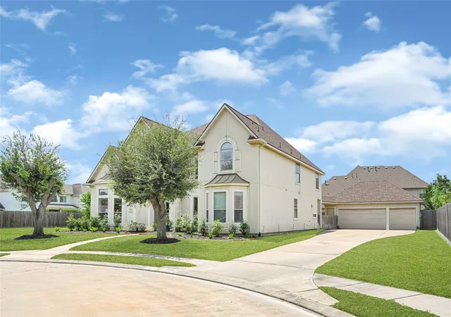 Photo 2 of Single family home for sale at 15103 Oldtown Bridge Ct, Sugar Land, TX 77498 | MLS# 69989256 | Listing updated on 2026-09-12