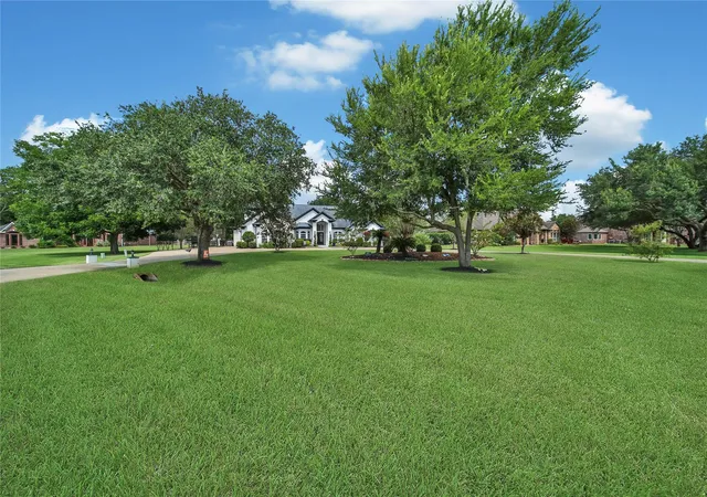 Photo 4 of Single family home for sale at 3531 Woodbine Dr, Fulshear, TX 77441 | MLS# 77105482 | Listing updated on 2026-08-07