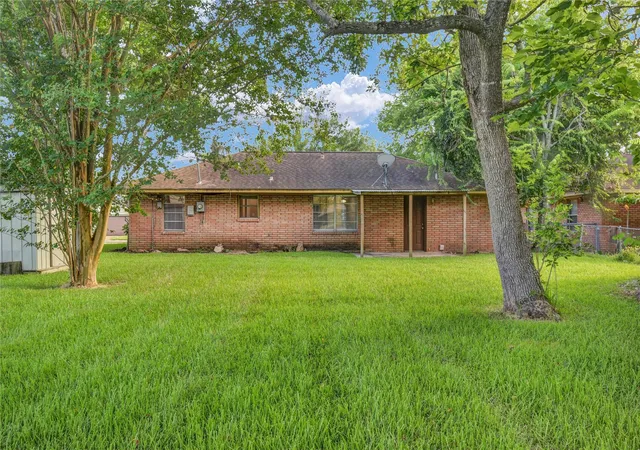 4th image of 111 Mimosa St, Lake Jackson, TX 77566 | MLS# 66587745