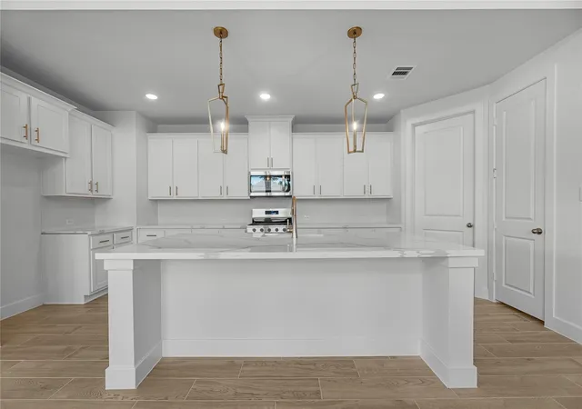 Photo 4 of Single family home for sale at 26209 Whisperwood Ln, Montgomery, TX 77316 | MLS# 90946106 | Listing updated on 2026-08-06
