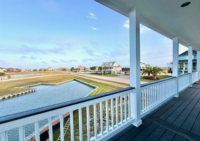Photo 3 of Single family home for sale at 1 Largo, Hitchcock, TX 77563 | MLS# 43148982 | Listing updated on 2026-05-13