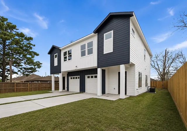 Photo 2 of Multi family home for sale at 4125 Clover St #A/B, Houston, TX 77051 | MLS# 73256598 | Listing updated on 2026-08-31