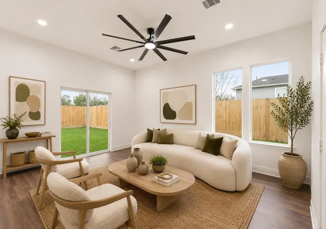 Listing Photo 5 - Condo for sale in building located at 4125 Clover St, Houston, TX 77051 - Unit #A/B