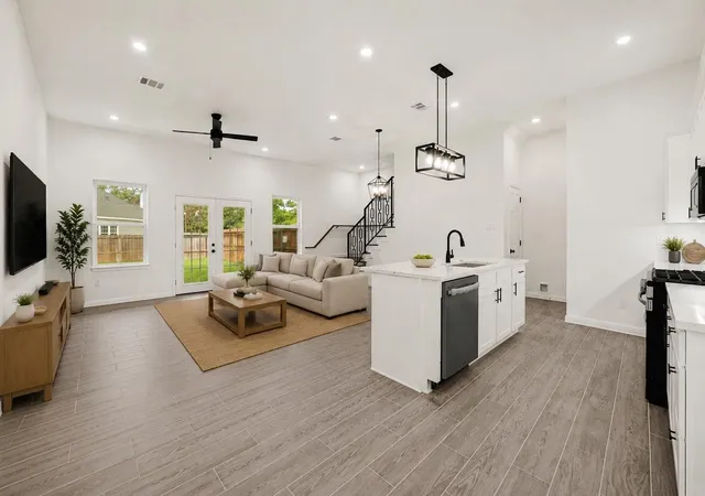 Photo 1 of Sale Pending at 9212 Arvin St, Houston, TX 77028 | MLS# 58152927 | Listing updated on 2026-09-17