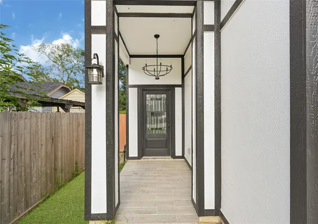 Photo 3 of Sale Pending at 9212 Arvin St, Houston, TX 77028 | MLS# 58152927 | Listing updated on 2026-09-17