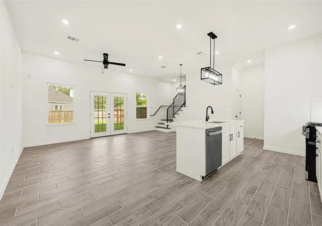Photo 3 of Sale Pending at 9212 Arvin St, Houston, TX 77028 | MLS# 58152927 | Listing updated on 2026-09-17