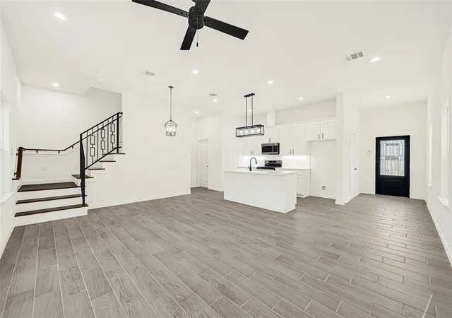 Photo 4 of Sale Pending at 9212 Arvin St, Houston, TX 77028 | MLS# 58152927 | Listing updated on 2026-09-17