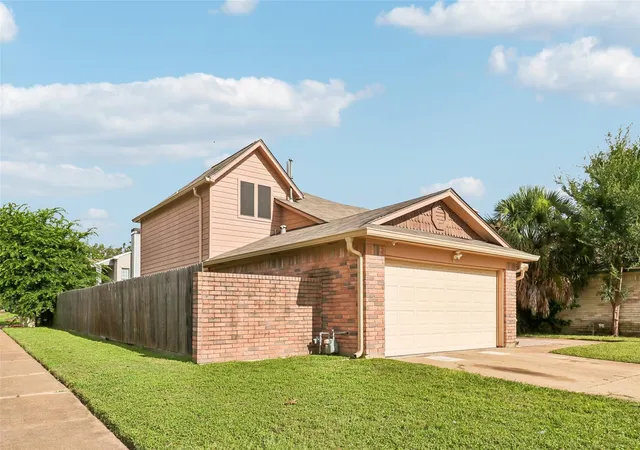 Photo 3 of Single family home for sale at 10703 Buffalo Bnd Dr, Houston, TX 77064 | MLS# 19944198 | Listing updated on 2026-09-22