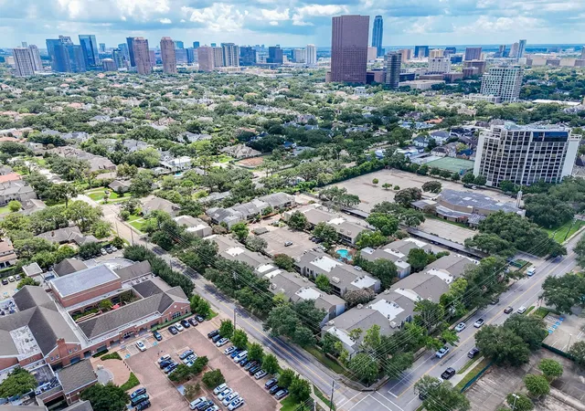 2nd image of 5711 Sugar Hl Dr, Houston, TX 77057