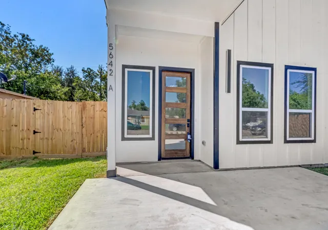 Photo 3 of Multi family home for sale at 5642 Hirondel St, Houston, TX 77033 | MLS# 87443125 | Listing updated on 2026-09-07