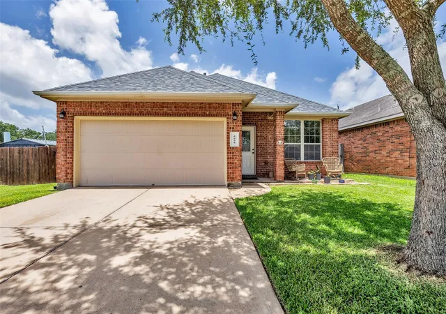 Homes for sale in Dickinson, TX | 6658 Hawkins Hill Ln, Dickinson, TX 77539 | MLS# 97231230