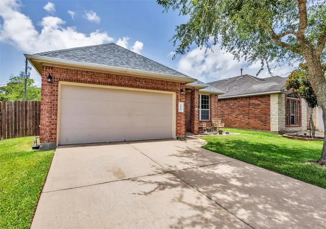 Homes for sale in Dickinson, TX | 6658 Hawkins Hill Ln, Dickinson, TX 77539 | MLS# 97231230