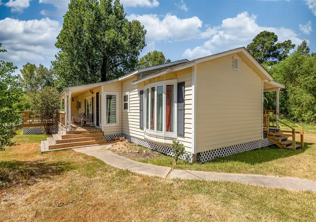 1st image of 1570 Yaupon Cove Dr, Onalaska, TX 77360 | MLS# 65404899