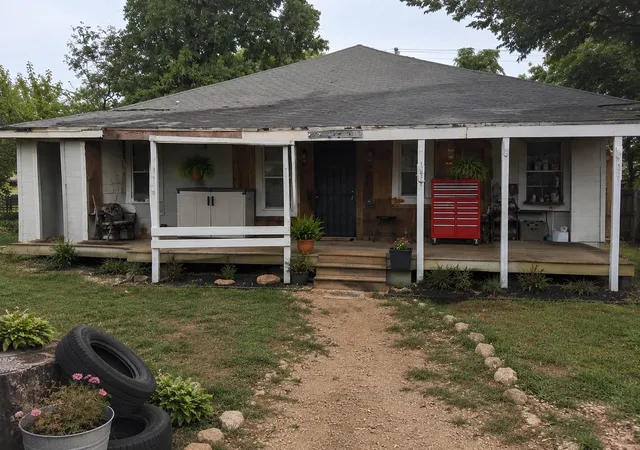 1st image of 1910 Saint Louis St, Gatesville, TX 76528 | MLS# 98685069