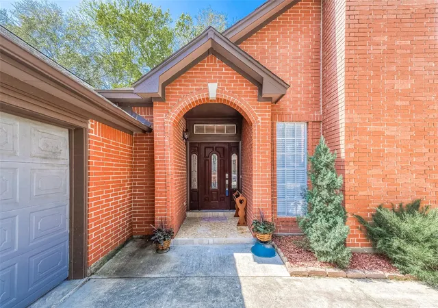Photo 2 of Single family home for sale at 5439 Fern Park Dr, Kingwood, TX 77339 | MLS# 28952115 | Listing updated on 2026-09-13
