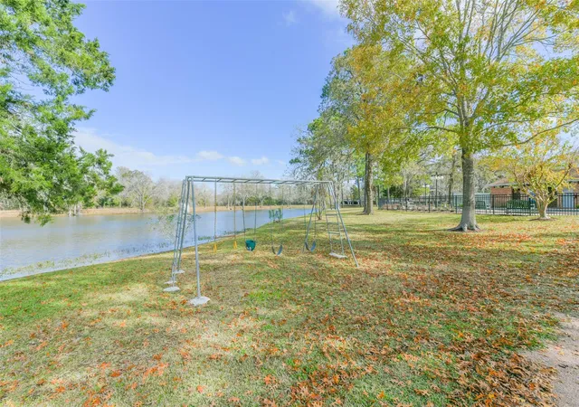 32nd image of 202 Victoria Wy, Friendswood, TX 77546 | MLS# 28481931