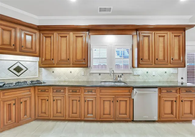 Photo 3 of Townhouse for sale at 202 Victoria Way, Friendswood, TX 77546 | MLS# 28481931 | Listing updated on 2026-09-08