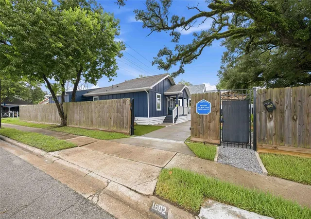 Photo 3 of Single family home for sale at 1602 Luzon St, Houston, TX 77009 | MLS# 87654413 | Listing updated on 2026-08-01