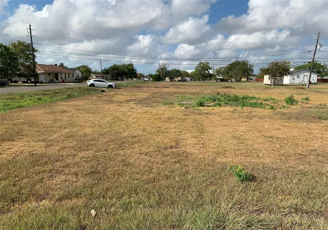 Homes for sale in Freeport, TX | 423 Avenue H, Freeport, TX 77541 | MLS# 68715828