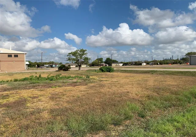Homes for sale in Freeport, TX | 423 Avenue H, Freeport, TX 77541 | MLS# 68715828