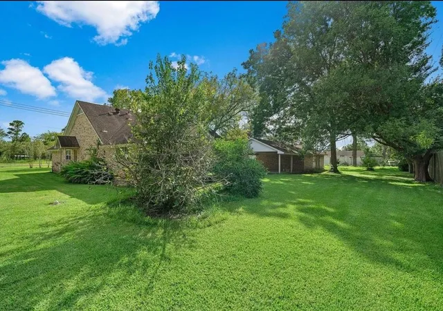 Photo 3 of Sale Pending at 1306 Ervin St, League City, TX 77573 | MLS# 23493441 | Listing updated on 2026-09-03