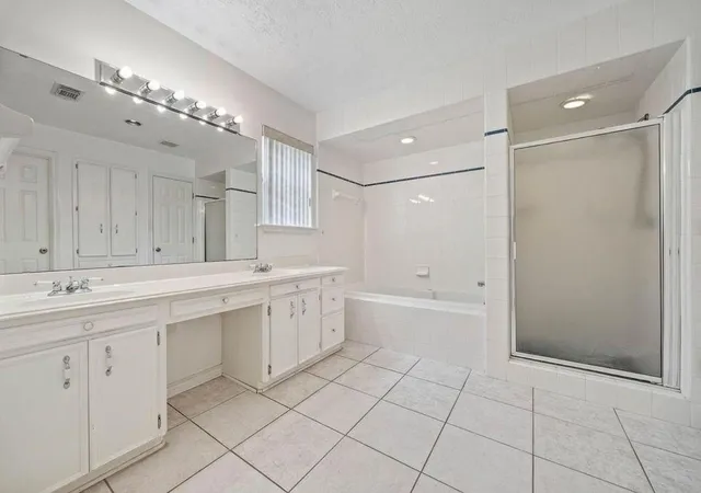 Photo 4 of Sale Pending at 1306 Ervin St, League City, TX 77573 | MLS# 23493441 | Listing updated on 2026-09-03