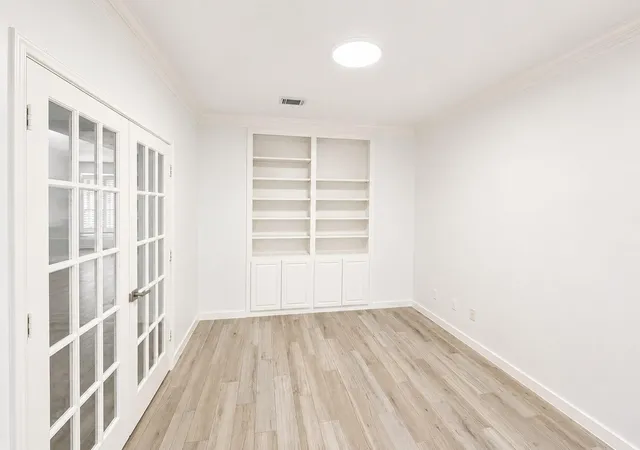 Photo 4 of Single family home for sale at 2 Wind Harp Pl, Spring, TX 77382 | MLS# 89941842 | Listing updated on 2026-09-10