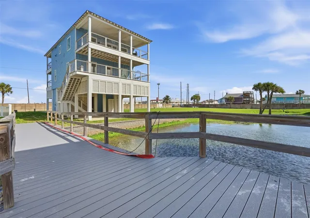 Homes for sale in Jamaica Beach, TX | 18 Blue Heron Circle, Jamaica Beach, TX 77554 | MLS# 3598503