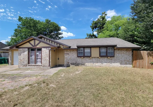 3rd image of 8618 Iron Liege Ct, Houston, TX 77088 | MLS# 47557600